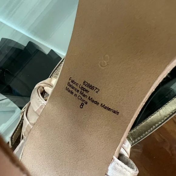 Champagne Kelly & Katie size 8 women’s satin sandal - Picture 5 of 7